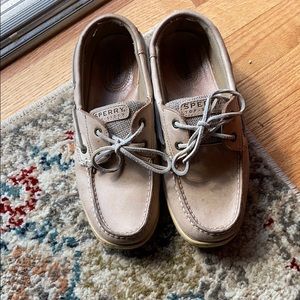 Light tan sperrys